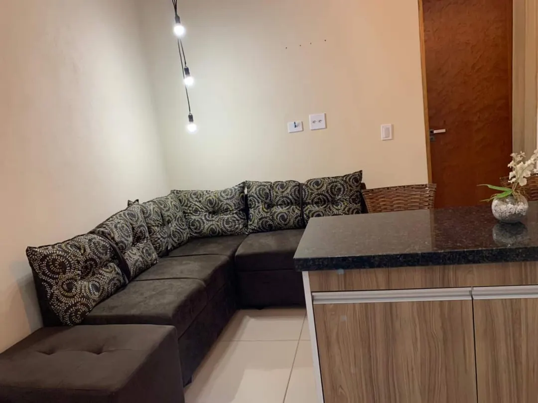 Casa Mahalo: sala com sofá